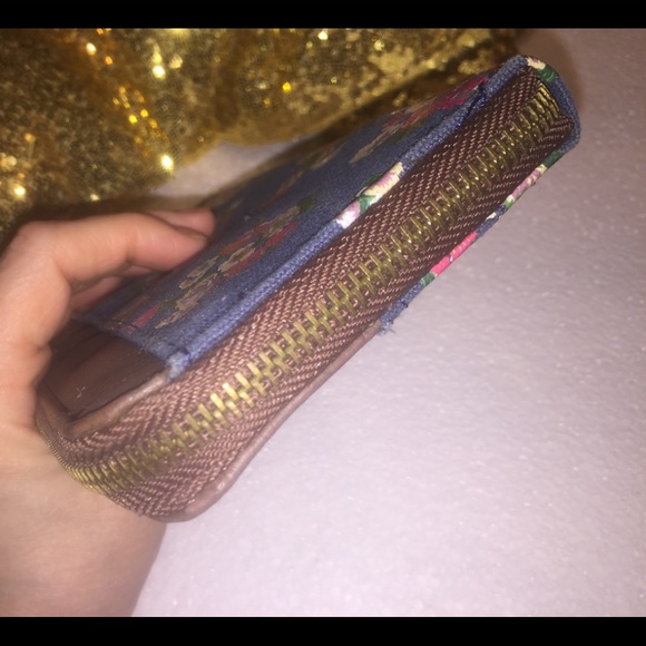 billaBONG Tassel Zip Around Wallet - Picture 7 of 11